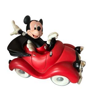 MICKEY DANS SA VOITURE ROUGE